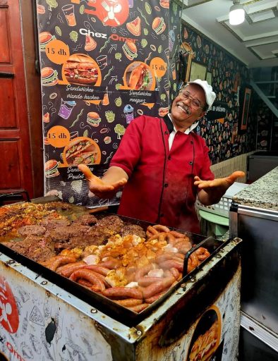 the iconic onions and chicken sadwich