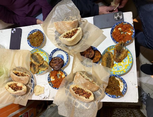 sandwich-salad-street-food-tour-fes-moroccanfoodtour